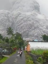 Letusan Vulkanik Di Gunung Semeru - Homecare24