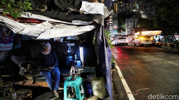 Inilah cerita tentang kehidupan di Ibu Kota Jakarta yang sangat kontras dan tergambar jelas akan ketimpangan antara si kaya dan miskin lewat visualisasi ini.