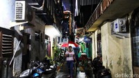 Tetapi hal itu akan berbanding berbalik jika para kaum migran ini tak mampu mengikuti arus cara kerja Ibu Kota yang dituntut bekerja dengan cepat tanpa batas waktu, Infinity City”.