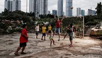 Tak bisa dipungkiri setiap tahun banyak sekali para perantau yang berdatangan ke Ibu Kota. Menurut data Biro Tata Pemerintah tahun 2017, jumlah pendatang mencapai 70.752 orang. Pada 2018, jumlah itu meningkat dua persen menjadi 72.167 orang dan terus meningkat pesat setiap tahunnya. Bahkan Gubernur Anies Baswedan mengingatkan para perantau agar memiliki skill dan kemampuan agar bisa bertahan hidup di Jakarta.