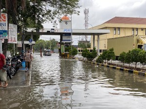 Banjir Rob di Sunda Kelapa Jakut Mulai Surut, Lalin Masih Tersendat
