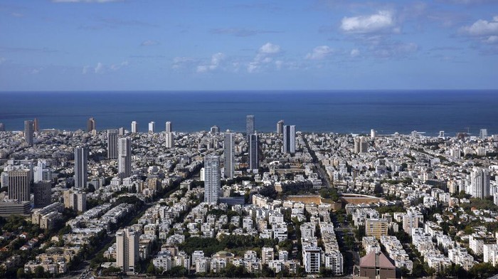 Geser Paris, Tel Aviv Jadi Kota Termahal di Dunia A woman walks on the Tel Aviv's Mediterranean Sea beachfront, Israel, Thursday, Dec. 2, 2021. Residents of Israel's seaside metropolis Tel Aviv have for years complained of how expensive it is, with living costs taking a chunk out of their paychecks. A report released Wednesday, Dec. 1, 2021, by the Economist Intelligence Unit, a research group linked to the Economist magazine, said Tel Aviv has emerged as the most expensive city to live in. (AP Photo/Oded Balilty)