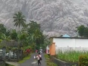 Sejarah Panjang Aktivitas Vulkanik Gunung Semeru yang Kini Tengah Erupsi