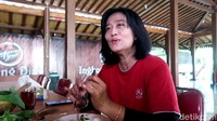 Salah satu pelanggan ingkung gurame yaitu Yuni Harsanti mengatakan bahwa ini kali pertamanya merasakan ingkung gurame. Dia sengaja datang karena penasaran dengan menu tersebut.