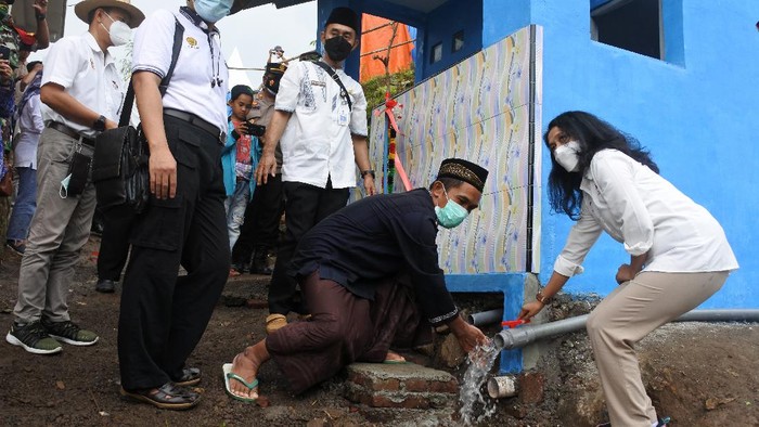 Horeee, Lahan Pertanian Ini Sudah Tersambung Pipa Pengairan Ewindo ikut serta merealisasikan pembangunan pipa pengairan sepanjang 600 meter untuk mengairi lahan seluas 45 ha yang juga dimanfaatkan oleh 105 petani di Jember, Jawa Timur.