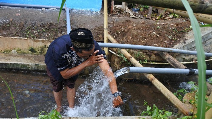 Horeee, Lahan Pertanian Ini Sudah Tersambung Pipa Pengairan Ewindo ikut serta merealisasikan pembangunan pipa pengairan sepanjang 600 meter untuk mengairi lahan seluas 45 ha yang juga dimanfaatkan oleh 105 petani di Jember, Jawa Timur.