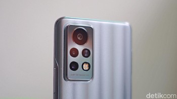 Punya kamera utama 64 MP, bersaing dnegan telephoto 13 MP dan depth 2 MP. Foto: Adi Fida Rahman/detikINET