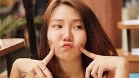 Ketemu belum pernah. Ngelihat Instagram-nya saja sudah minder, aduh banyak banget, followers-nya berapa M (million/juta) tuh, lanjutnya. (Foto: dok. Instagram @jenadammaya)