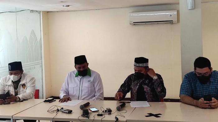 Konferensi pers Ketua Panitia Reuni 212 Yusuf Martak