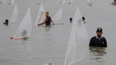 Unik Banget! Ada Lomba Perahu Mini Lho di Surabaya
