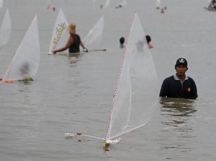 Unik Banget! Ada Lomba Perahu Mini Lho di Surabaya