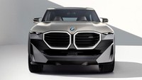 Bicara eksterior, BMW Concept XM ini punya tampilan gahar dan macho. Grille mobil ini sangat besar dipadu desain bonet yang berotot, serta bentuk over fender tegas khas mobil SUV. Foto: BMW