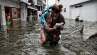 Namun puncak banjir terjadi saat pukul 9 pagi. 