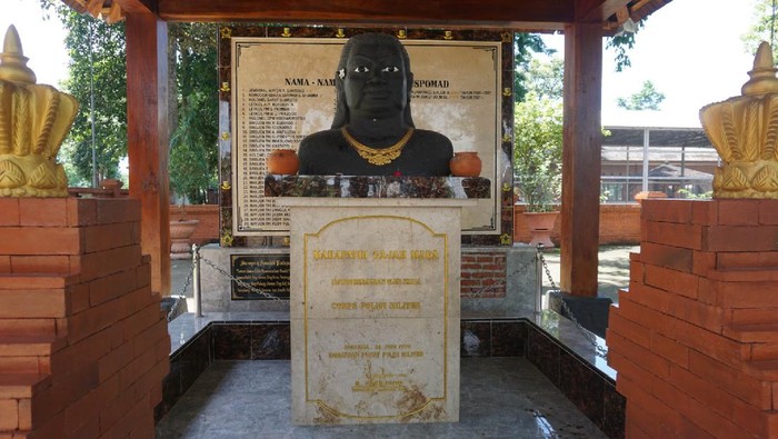 patung Gajah Mada di Pendapa Agung Trowulan, Kabupaten Mojokerto