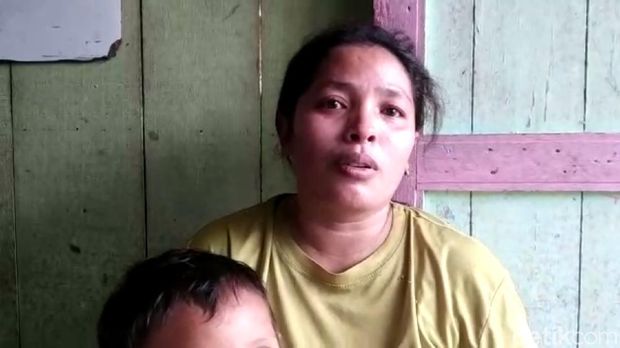 Qonita, ibunda Muhammad Hasbi yakni bocah yang hilang misterius di kaki Gunung Sendawar. (M Budi Kurniawan/detikcom)
