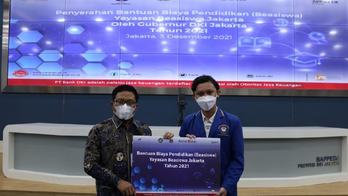 Bank DKI menyalurkan dana hibah Rp13,47 Miliar dari Pemerintah Provinsi DKI Jakarta. Bantuan tersebut dituju untuk beasiswa dan bantuan biaya pendidikan.