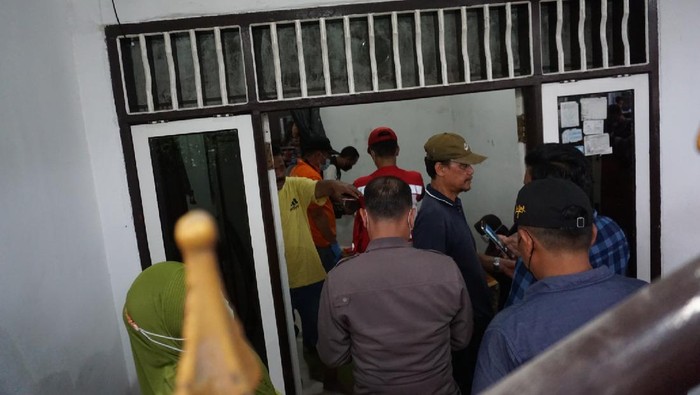 rumah korban mahasiswi yang tewas tenggak racun di mojokerto