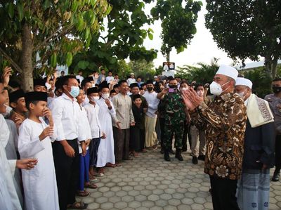 Sambangi Ponpes di Lombok, Menko PMK Disambut Ratusan Santri