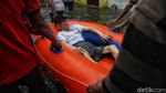 Terjebak Banjir Rob di Jakut, Warga Lansia Dievakuasi