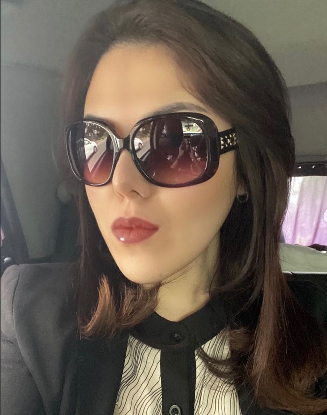 Tidak sedikit netizen menduga kalau politisi muda ini melakukan prosedur kecantikan pada wajahnya. Foto: Instagram/@tinatoon101