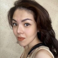 Ada netizen yang memuji penampilan terbarunya, namun tak sedikit pula mengritik wajahnya bahkan menyebutnya aneh. Foto: Instagram/@tinatoon101