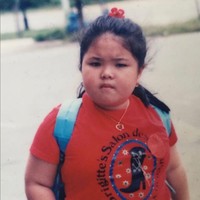 Tina Toon dulu dikenal sebagai penyanyi cilik dengan tubuh berisi dan pipi chubby. Beranjak dewasa, ia menjalani diet hingga tubuh dan wajahnya lebih ramping. Foto: Instagram/@tinatoon101