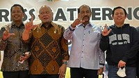LaNyalla mengeluhkan parpol yang menjadi satu-satunya instrumen untuk mengusung calon pemimpin bangsa ini. Selain itu, hanya parpol melalui fraksi di DPR RI yang memutuskan Undang-Undang yang mengikat seluruh warga bangsa.