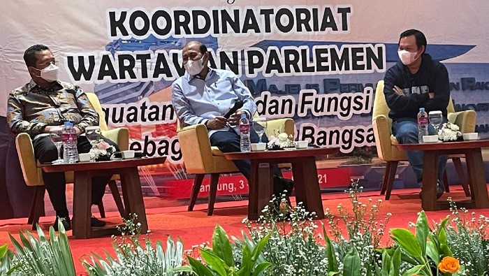 Upaya Perkuat DPD lewat Amandemen Konstitusi Ketua DPD AA LaNyalla Mahmud Mattalitti menegaskan peran dan posisi DPD RI perlu diperkuat.