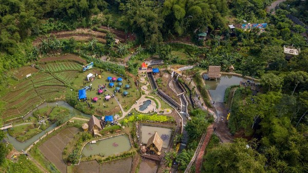 Tempat ini berfungsi sebagai kawasan wisata serta menjadi tempat penampungan air hujan di aliran Sungai Ciloa yang diharapkan mampu meminimalisir banjir yang kerap terjadi di Kota Bandung. 