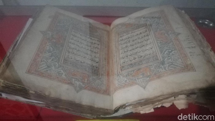 Al-Quran karya tulisan tangan Raden Haji Abdul Majid tahun 1856.