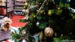 Akhir Pekan, Warga Buru Pernak-Pernik Natal di Pusat Perbelanjaan