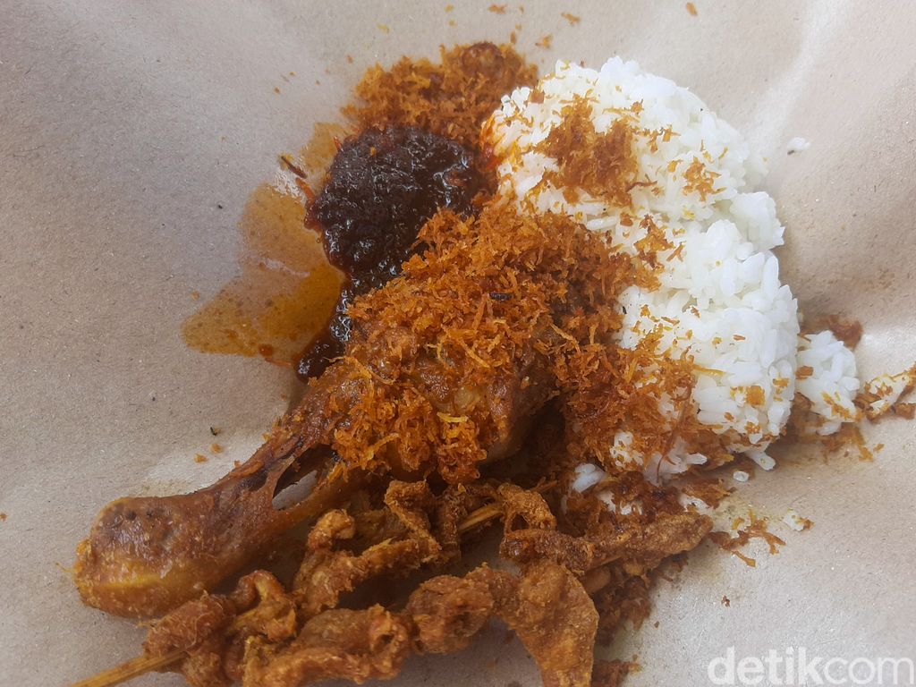 Ayam Goreng Santa Maria; Ayam Goreng Viral di Cirebon yang Penjualnya Galak