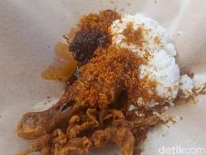 Penjualnya Galak, Ayam Goreng Santa Maria di Cirebon Viral