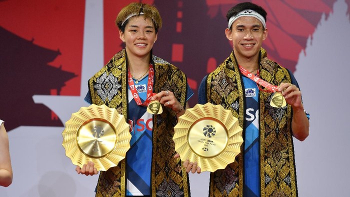 XD Players name:
Dechapol PUAVARANUKROH-Sapsiree TAERATTANACHAI (THA)

Credit Photo : HUMAS PP PBSI


Order of Play Sunday, 5 Desember 2021 / Semifinals
Result :
https://www.tournamentsoftware.com
or
https://bwfworldtour.bwfbadminton.com