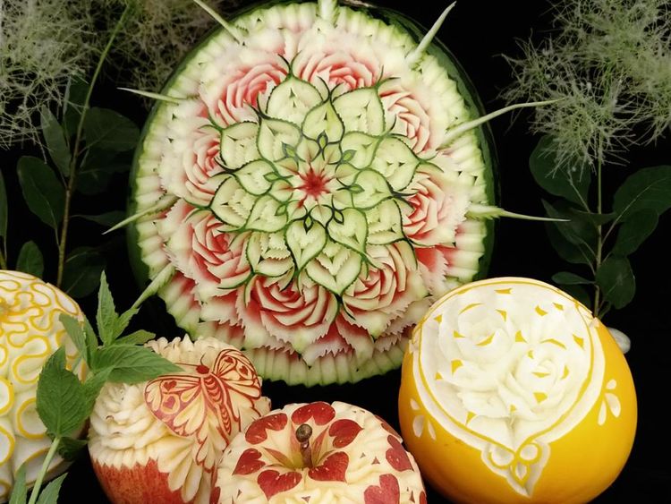 Cantiknya Buah dan Sayuran yang Diukir Jadi Bunga hingga Ikan Koi