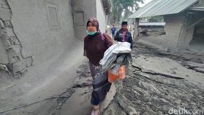 Cari Anggota Keluarga, Warga Datangi Lokasi Terdampak Erupsi Semeru