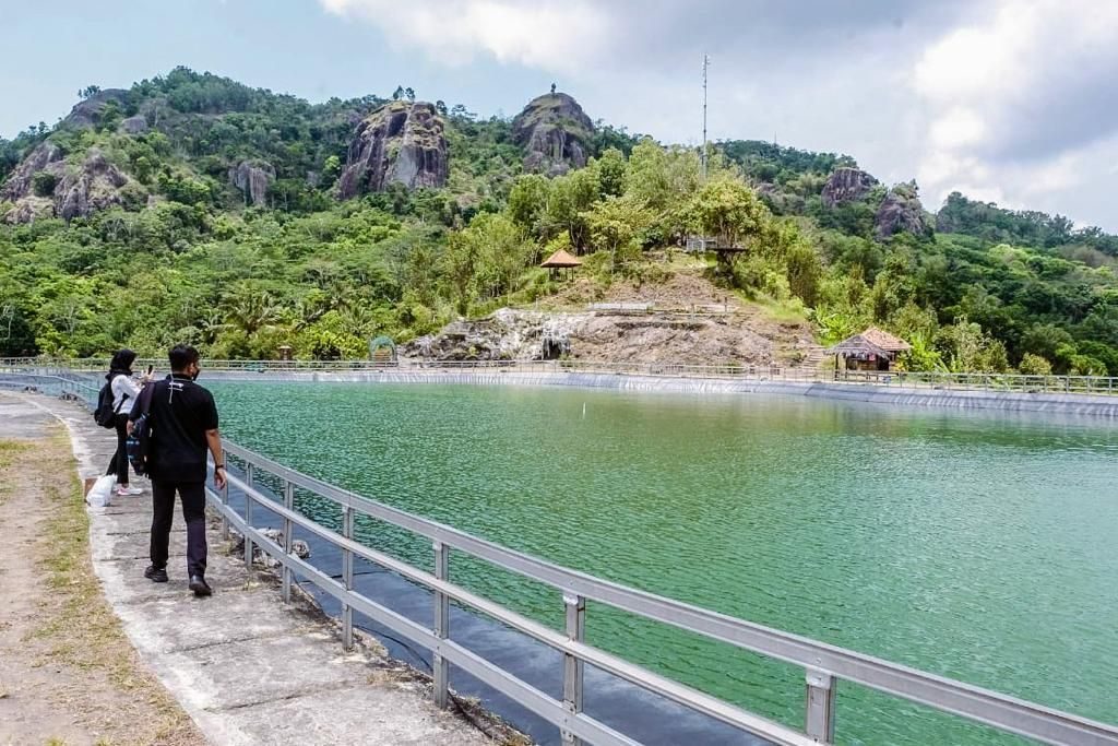 Desa Wisata Nglanggeran Desa Wisata Nglanggeran, Daerah Istimewa Yogyakarta, terpilih sebagai Best Tourism Village 2021 dari Organisasi Pariwisata Dunia di bawah Perserikatan Bangsa-Bangsa (UNWTO).