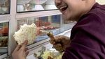 Doyan Kulineran, Ini Keseruan Syakir Daulay Saat Makan Jagung Bakar dan Sate