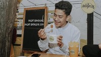 Meskipun begitu, ia tak menampik bahwa ada kriteria wanita idamannya dalam diri Adiba Khanza. Syakir mengatakan dirinya ingin berhati-hati dengan Adiba karena ia sangat menghormati keluarga Adiba. Foto: Instagram @syakirdaulay