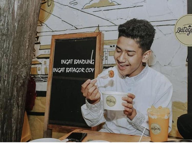 Doyan Kulineran, Ini Keseruan Syakir Daulay Saat Makan Jagung Bakar dan Sate