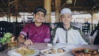 Kabar tersebut mencuat setelah keduanya bertemu dalam acara ulang tahun Umi Pipik. Saat dimintai keterangan, Syakir mengatakan hubungannya dengan Adiba hanya sebatas teman. Foto: Instagram @syakirdaulay