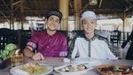 Doyan Kulineran, Ini Keseruan Syakir Daulay Saat Makan Jagung Bakar dan Sate