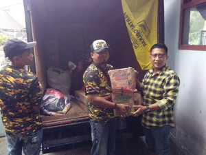 Golkar Lumajang Salurkan Sembako ke Warga Terdampak Erupsi Semeru