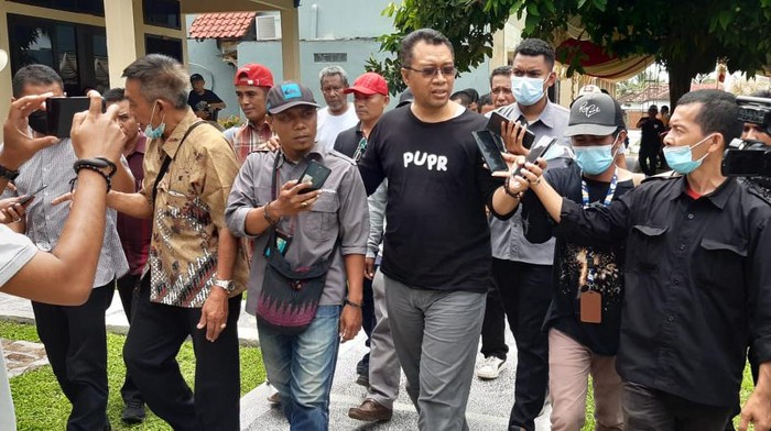 Gubernur NTB Zulkieflimansyah saat berkunjung ke Dompu. (Foto: Faruk/detikcom)