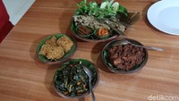 Ingkung gurame merupakan menu andalan rumah makan Ingkoeng Djawa Imogiri yang berlokasi di Pedukuhan Numpukan, Kalurahan Karangtengah, Kapanewon Imogiri, Kabupaten Bantul.