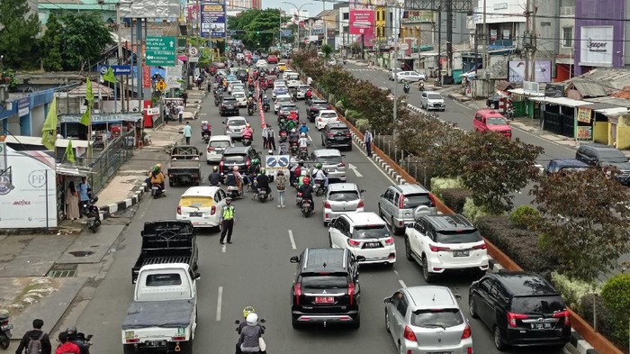Hari Kedua Uji Coba Gage di Jl Margonda Raya Depok, Lalin Macet