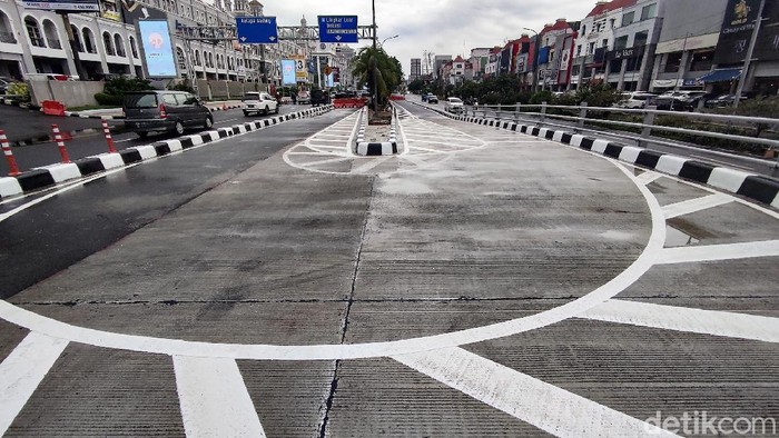 U-turn di depan Mall Of Indonesia (MOI), Jakarta Utara, viral karena disebut menyulitkan pengguna jalan. U-turn itu pun kini telah ditutup. Ini fotonya.