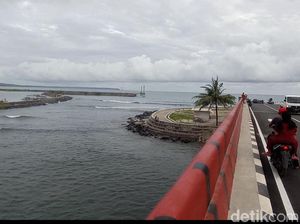 Jembatan Merah, Spot Baru untuk Menikmati Keindahan Pantai Pangandaran