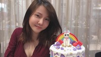 Momen ulang tahunnya yang ke 21 tahun juga ia pamerkan. Saat itu Jena mendapatkan kue dengan dekorasi unicorn yang menggemaskan. Foto: Instagram @jenadammaya