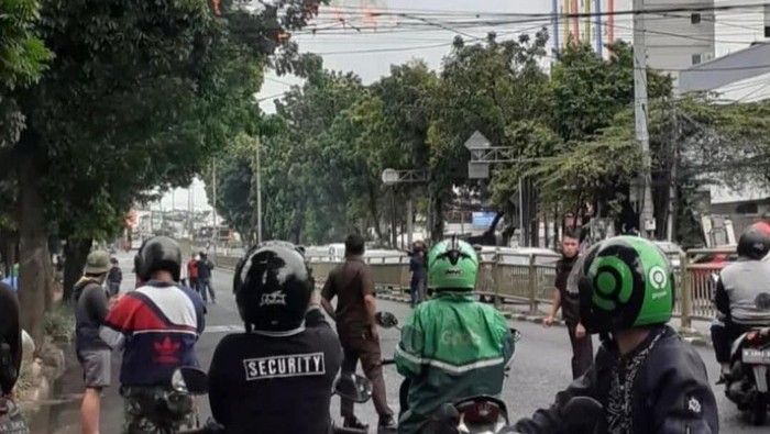 Kabel terbakar di Tebet (Tangkapan layar)